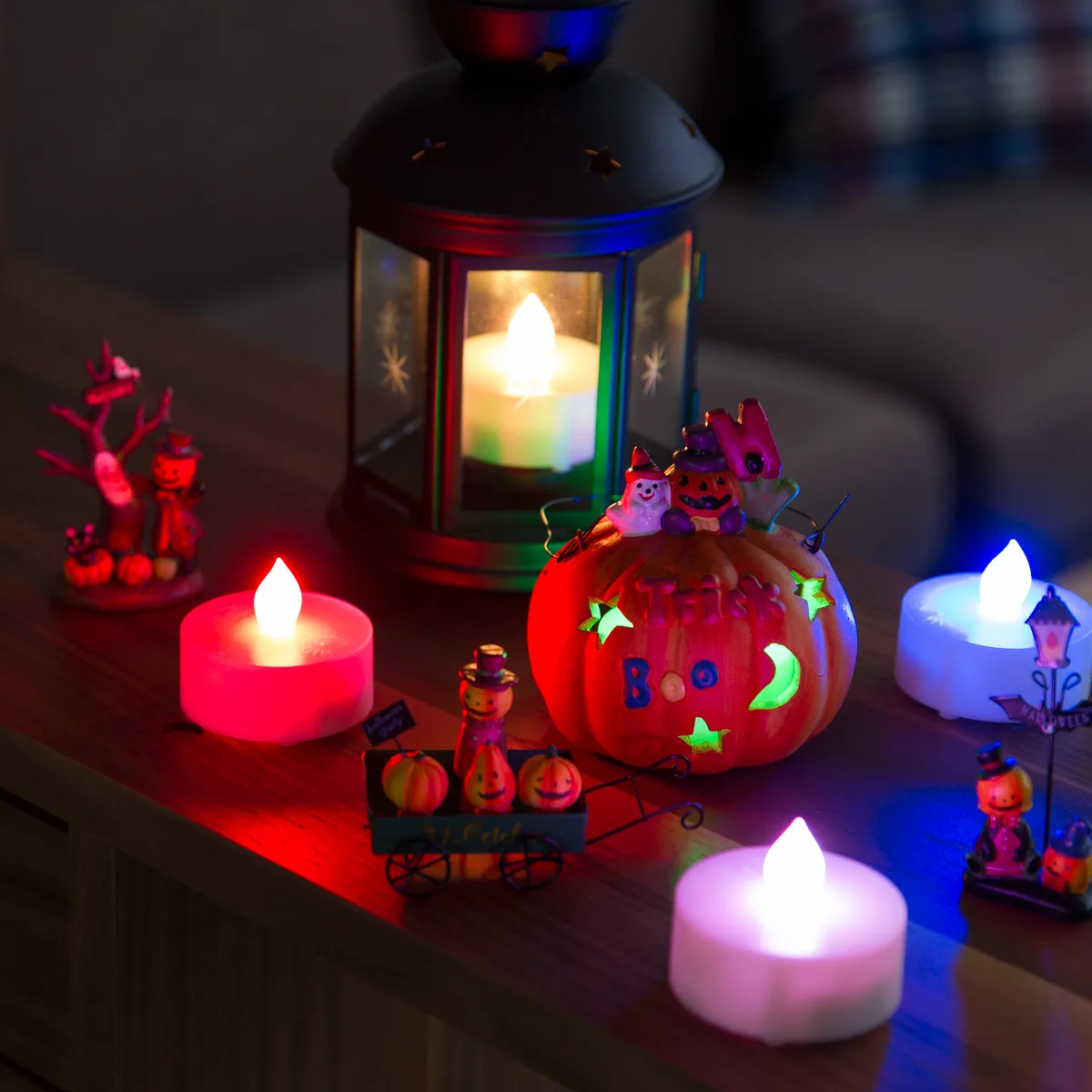 12色カラーに点灯するLEDティーライトキャンドルとランタンのハロウィン演出