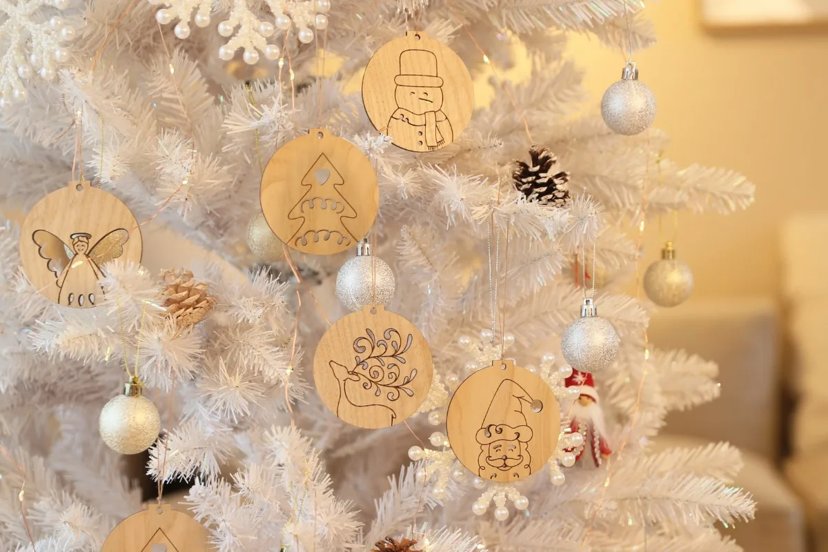 【NEW】TONARINO 天然木のクリスマスオーナメント