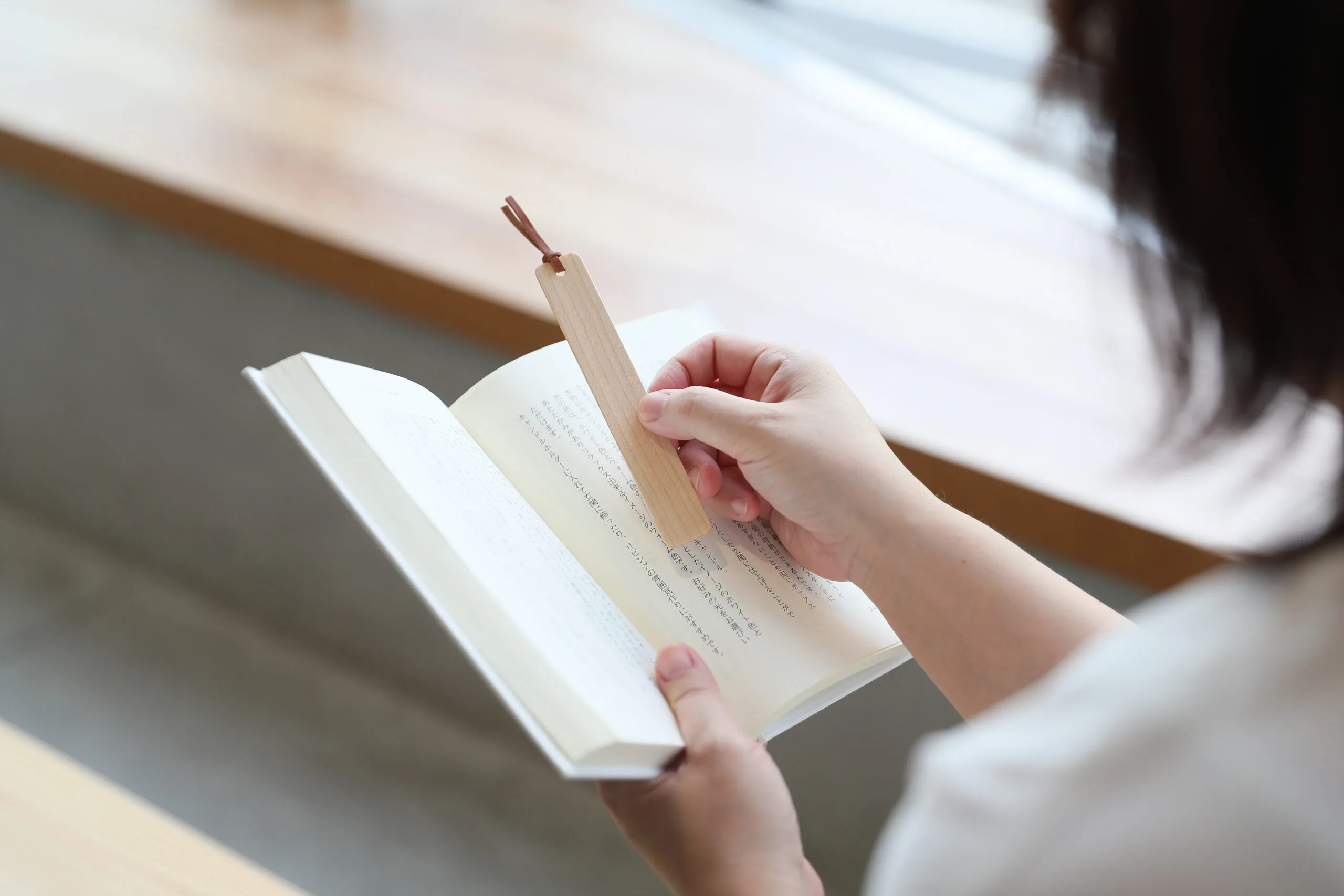 読書感想文のお供に…。2種類の「木製しおり」