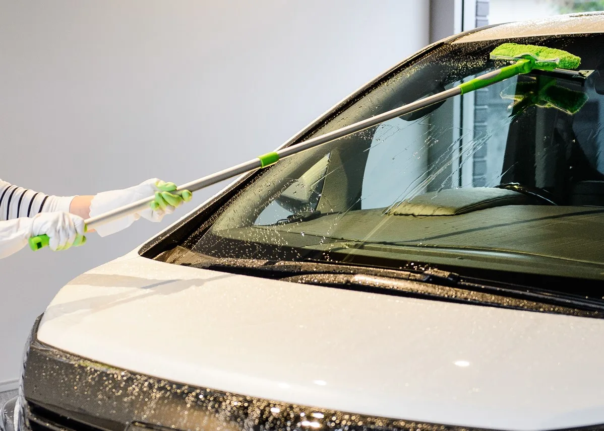 天気の良い日には、親子で洗車を楽しもう！
