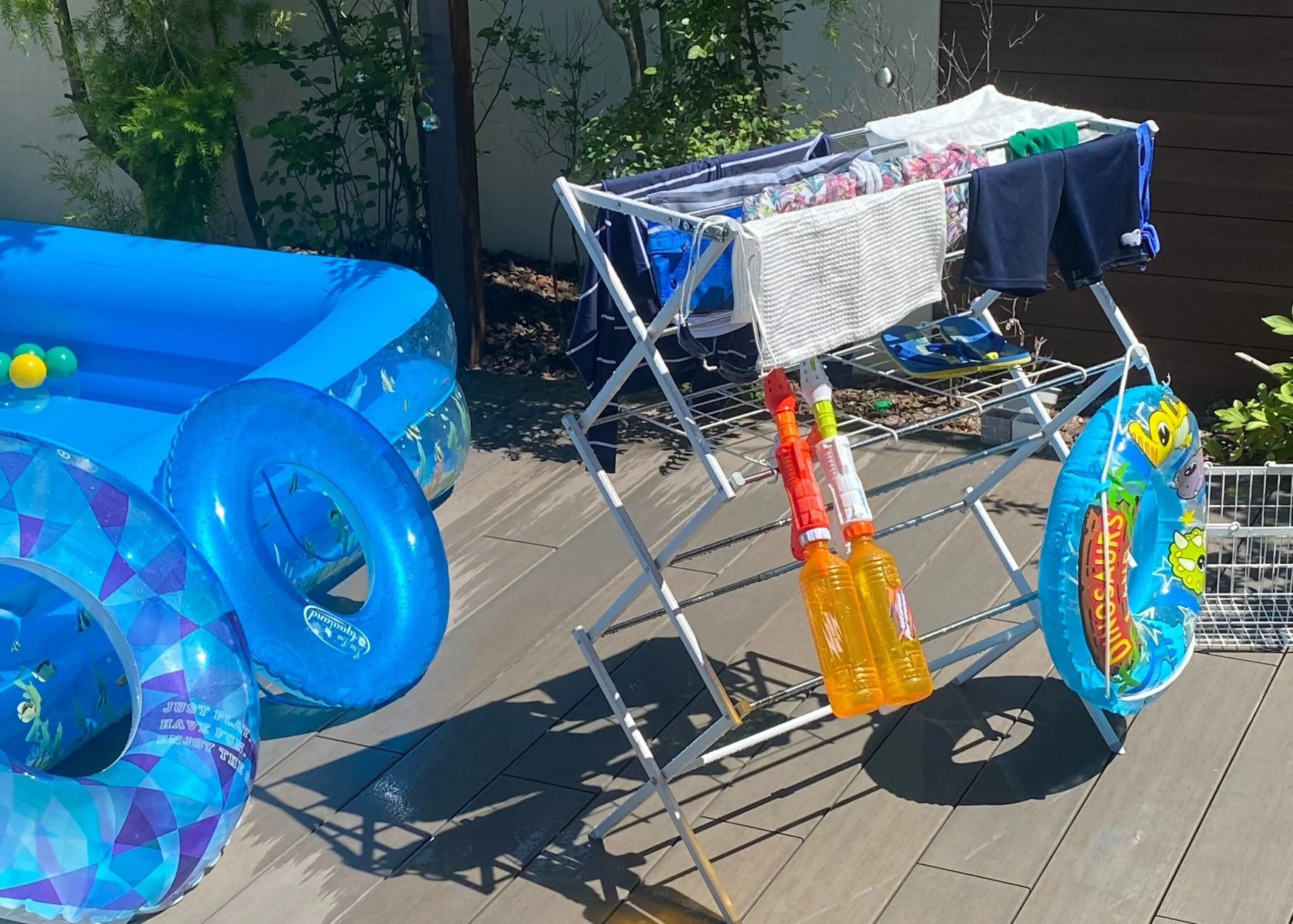 プールの後は物干しスタンドで一気に乾かそう！