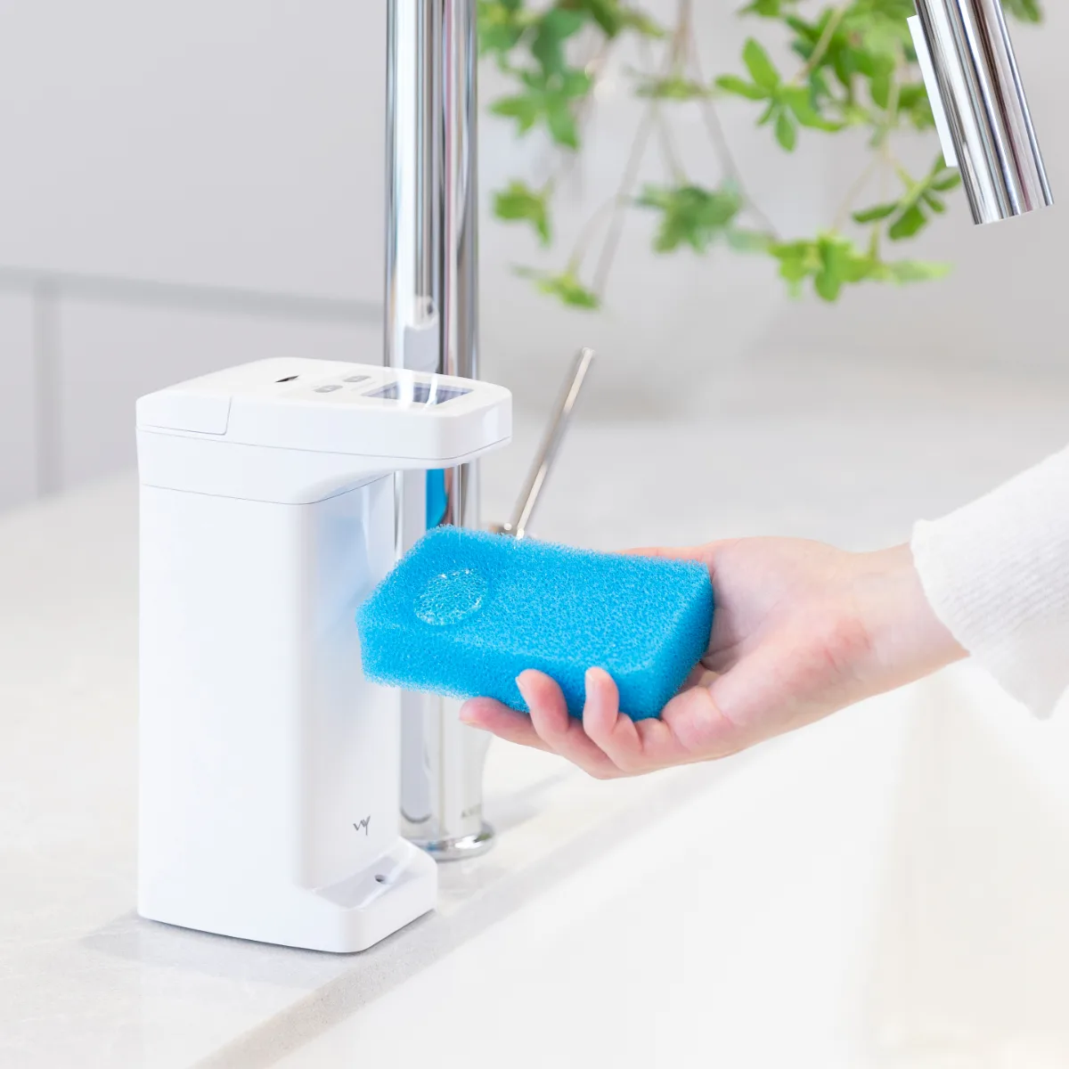 ノータッチで楽に衛生的に洗剤を滴下する、オートディスペンサー発売