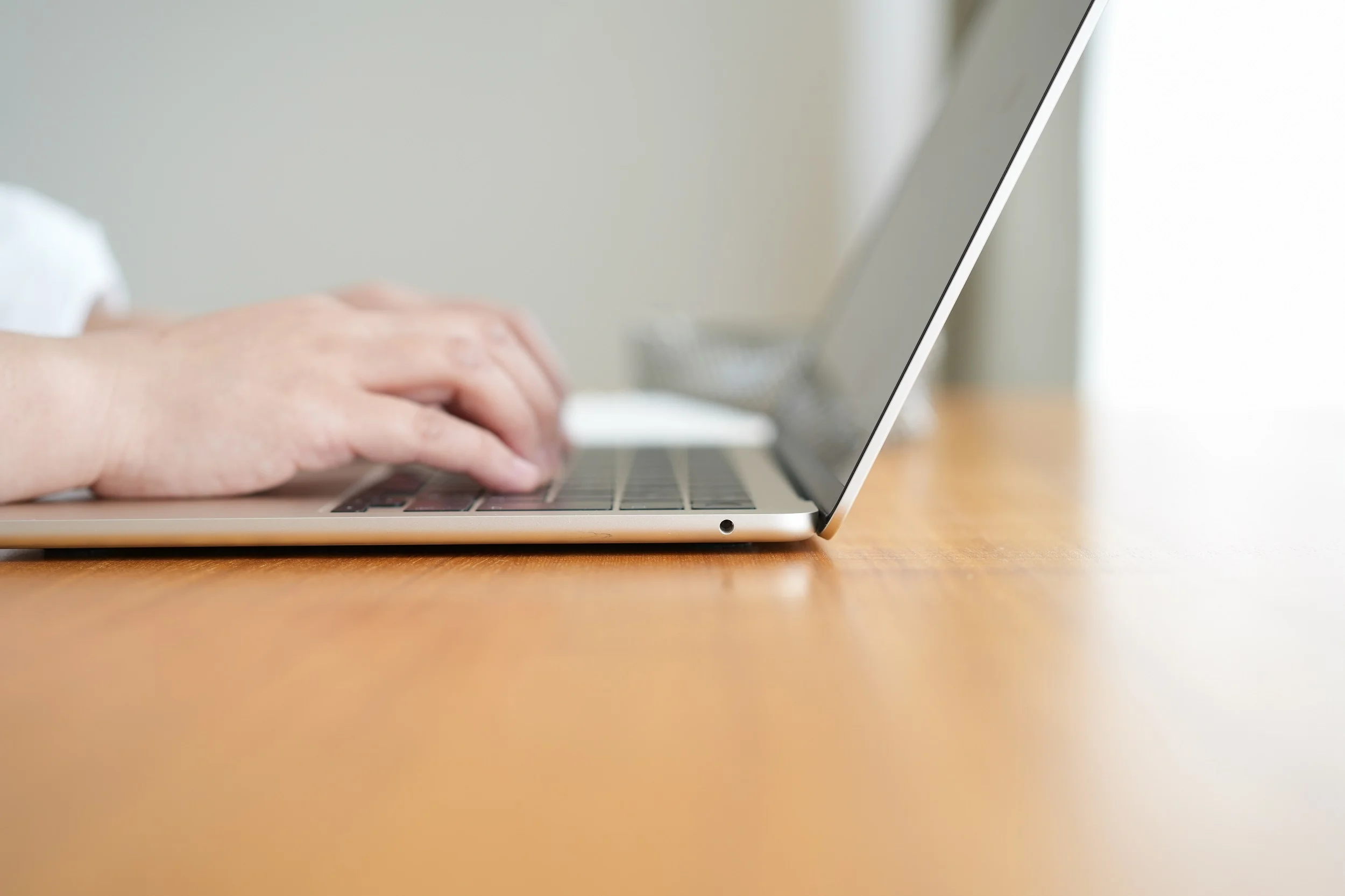 MacBook ゴム足保護パッド(8枚入り)